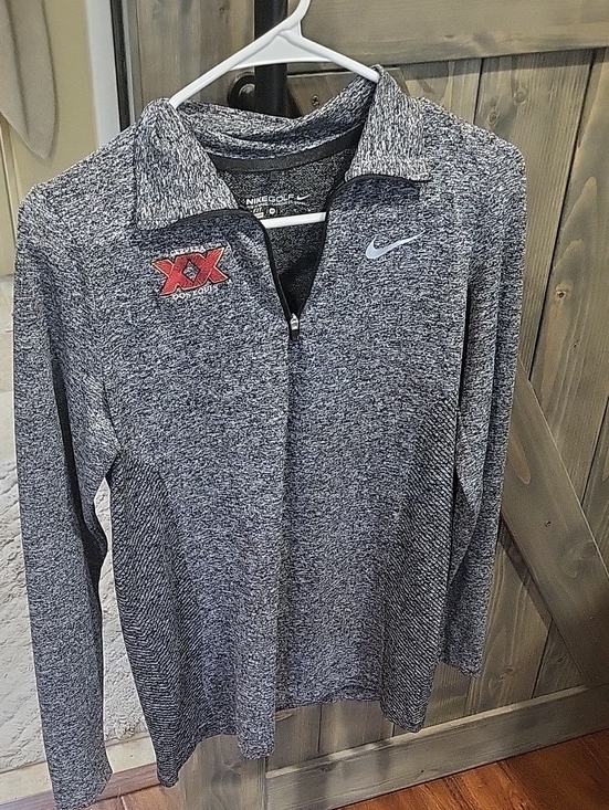 Nike Sweaters - Nike Golf Gray Women’s Quarter-Zip Pullover Dri Fit with Dos Equis Patch..